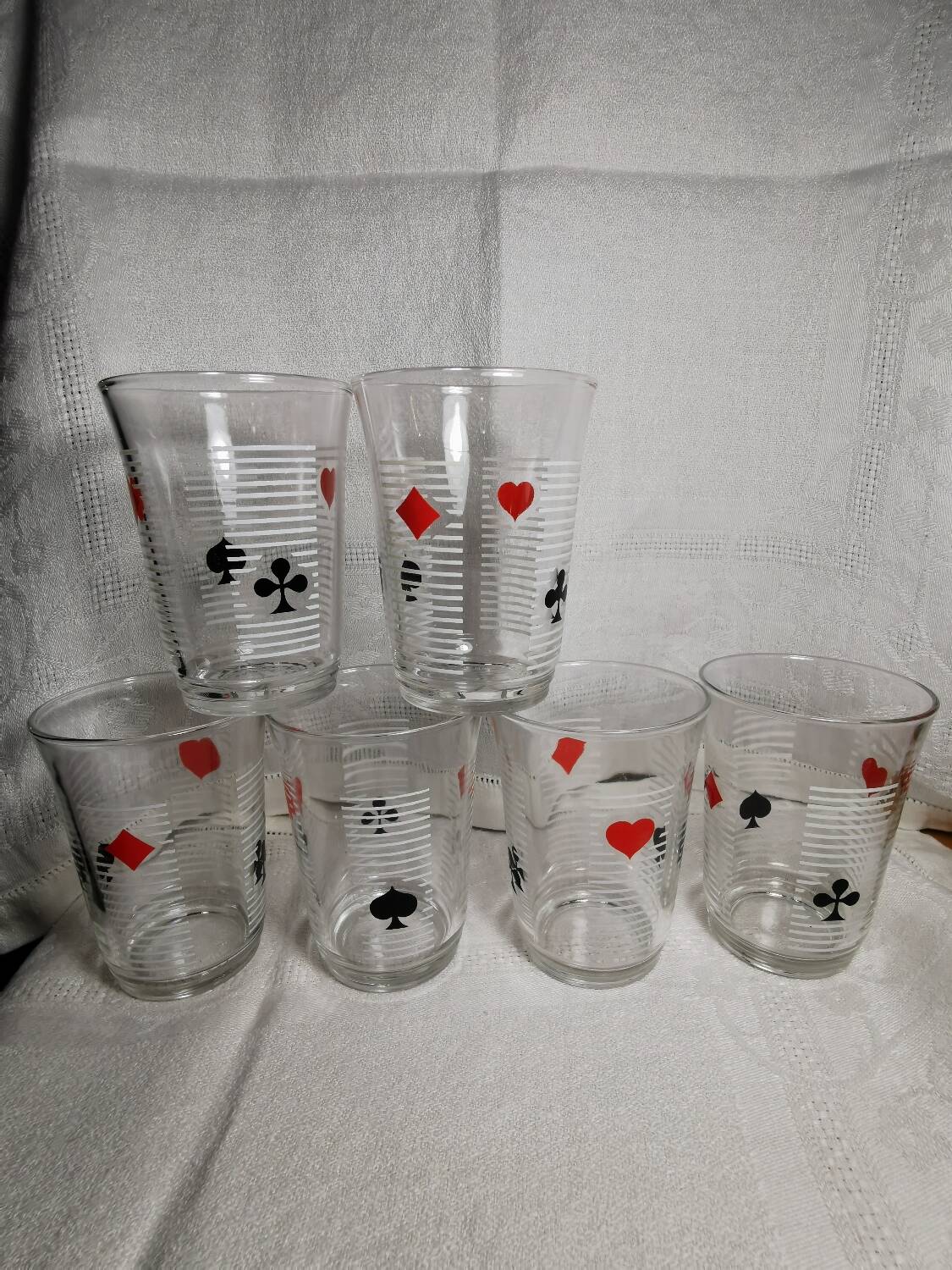 Water glasses card game