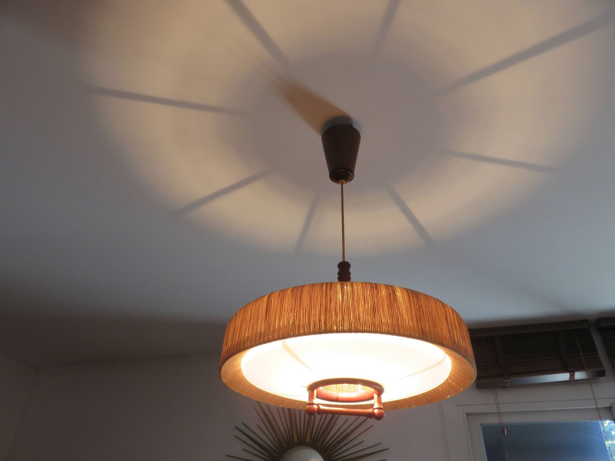 Suspension Temde en sisal et teck vers 1960