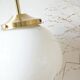 Duo de suspensions en opaline blanche et laiton
