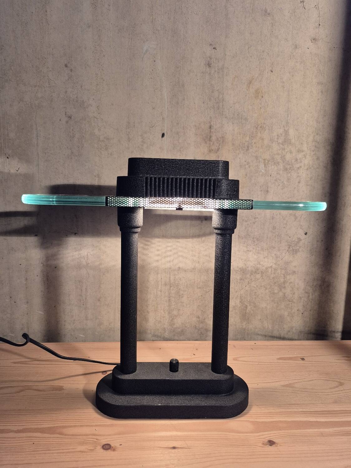 Lampe de banquier postmoderne Robert Sonneman années 1980 noire