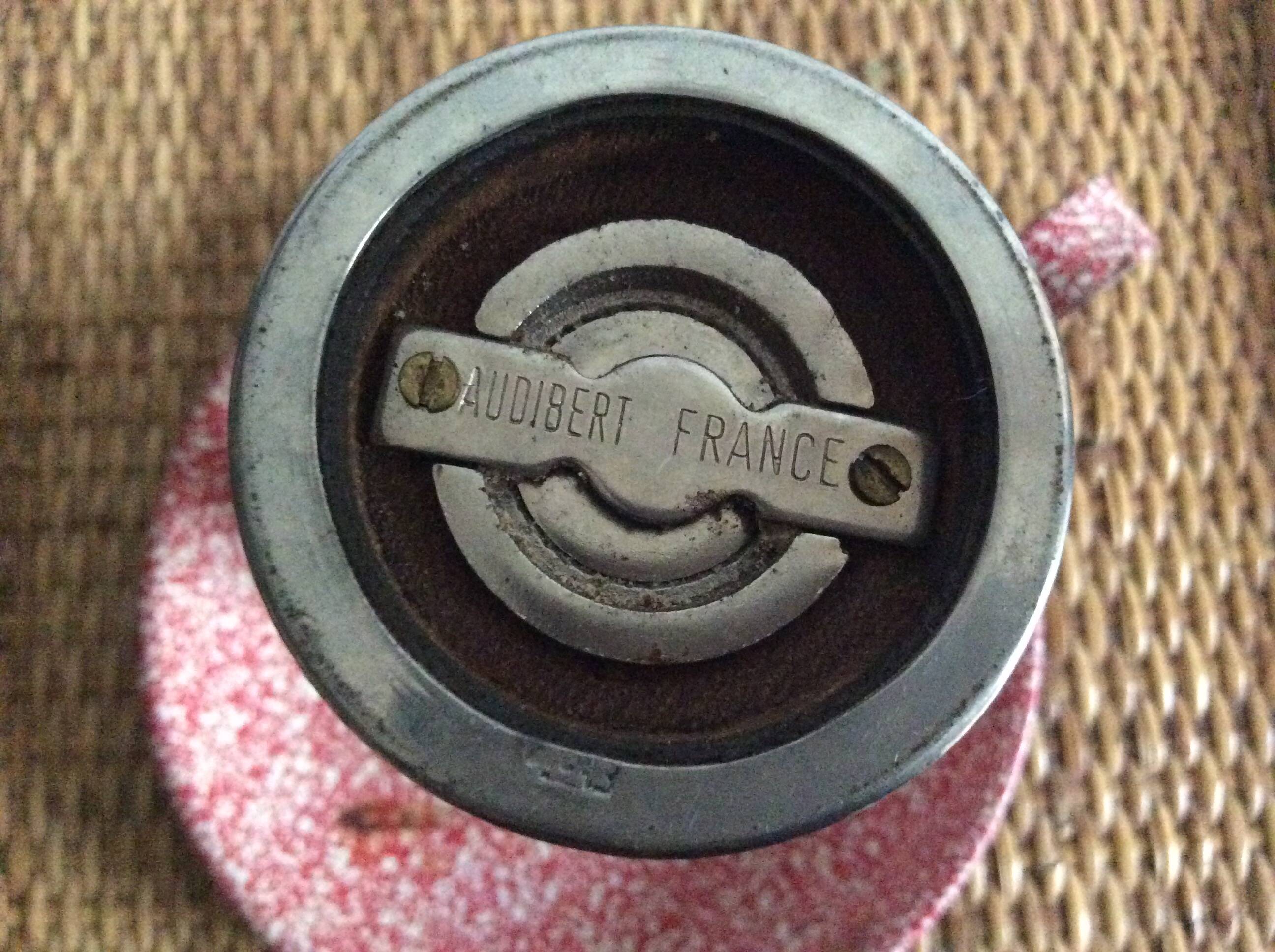 Metal pepper shaker