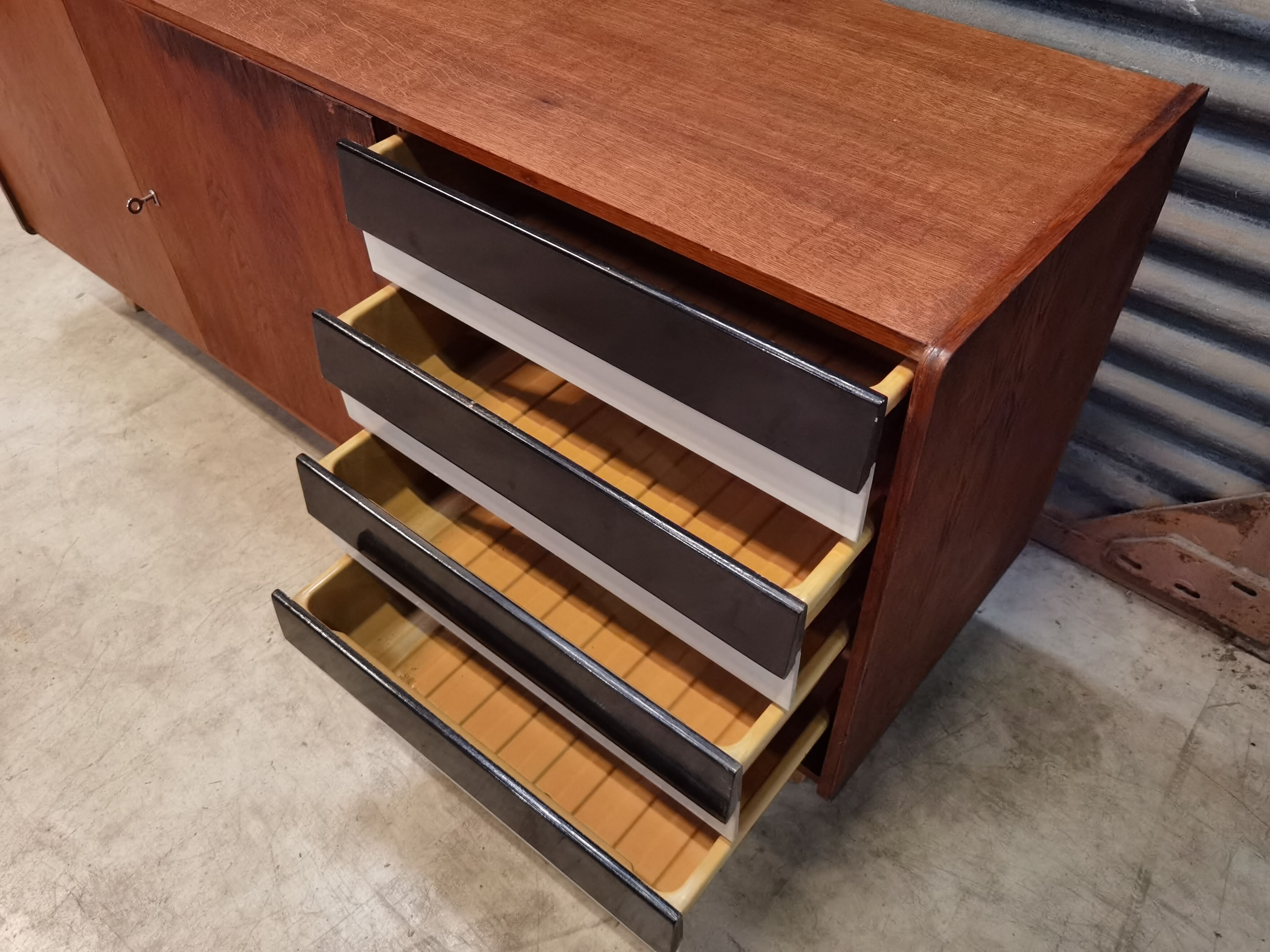 Enfilade U-460 de Jiri Jiroutek par Interier Praha