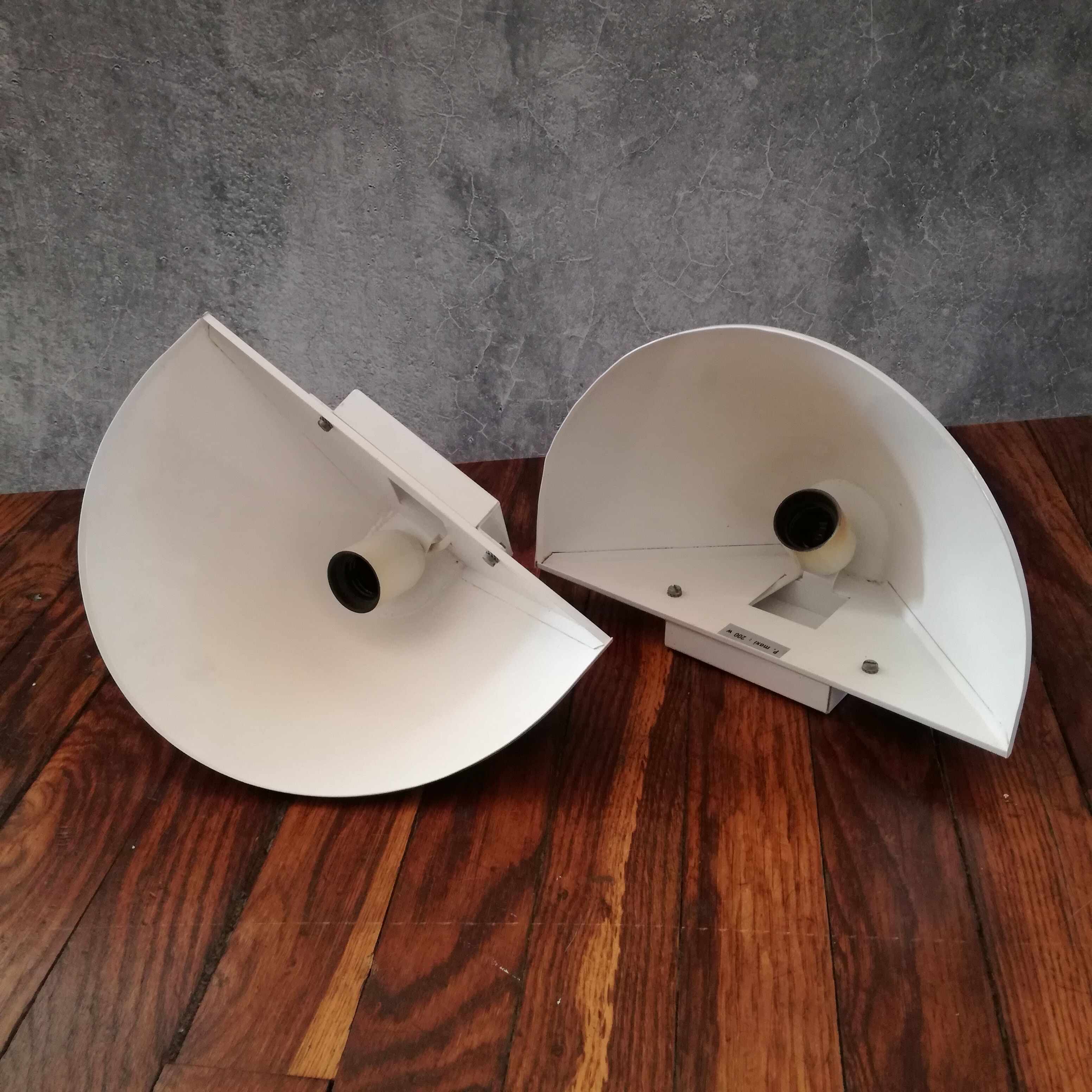 Half moon appliques in lase metal