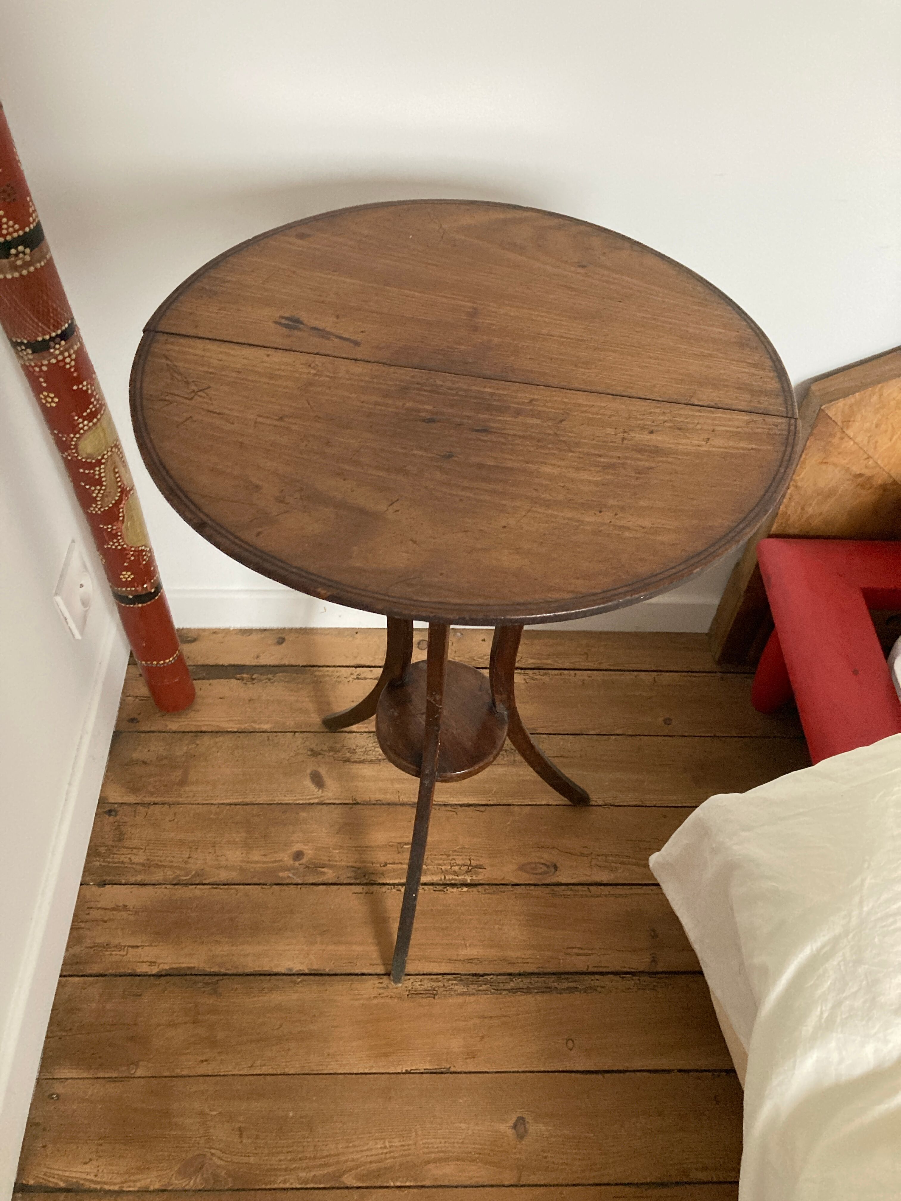 Tripode wood table