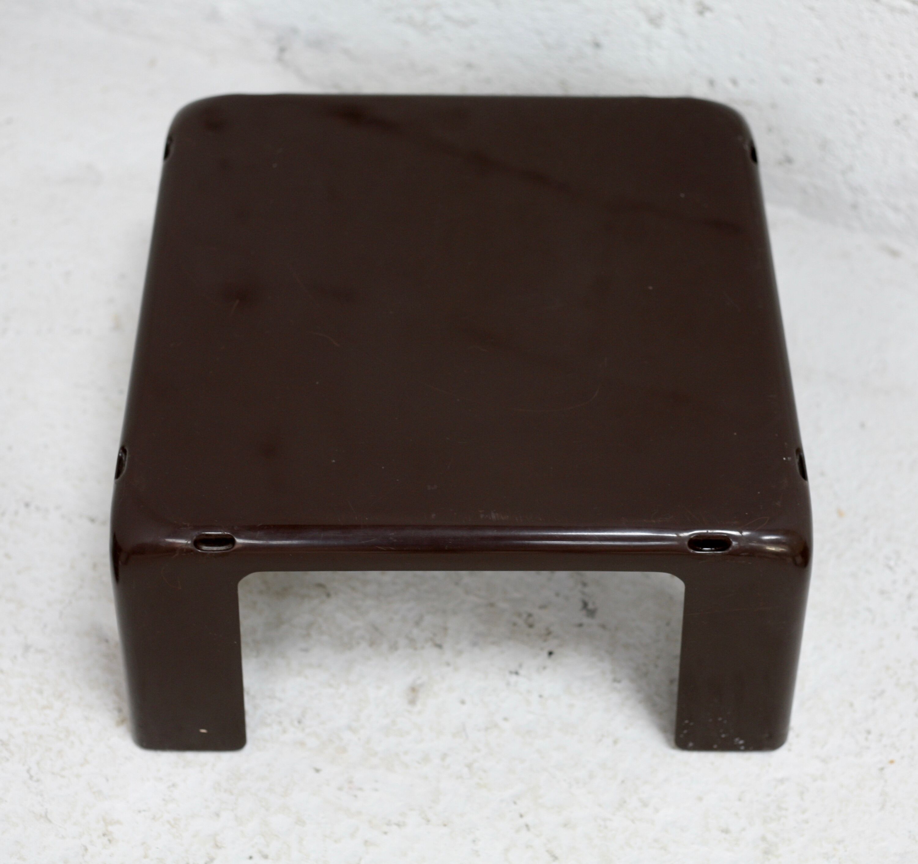 Suite de 4 tables basses gigognes "Gatti", Mario Bellini éditée par C&B Italia, circa 1970.