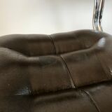 ensemble composé d'une table en chrome et verre fumé et ses 4 chaises tubulaires en chrome et skaï a