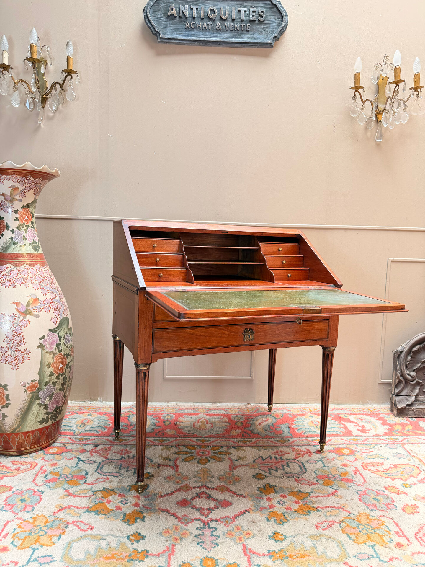 BUREAU DE PENTE DE MILIEU EN ACAJOU DE STYLE LOUIS XVI XIX EME SIÈCLE 
