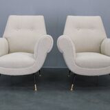 Paire de fauteuils bouclés italiens du milieu du siècle, pieds en fer et laiton, années 1950