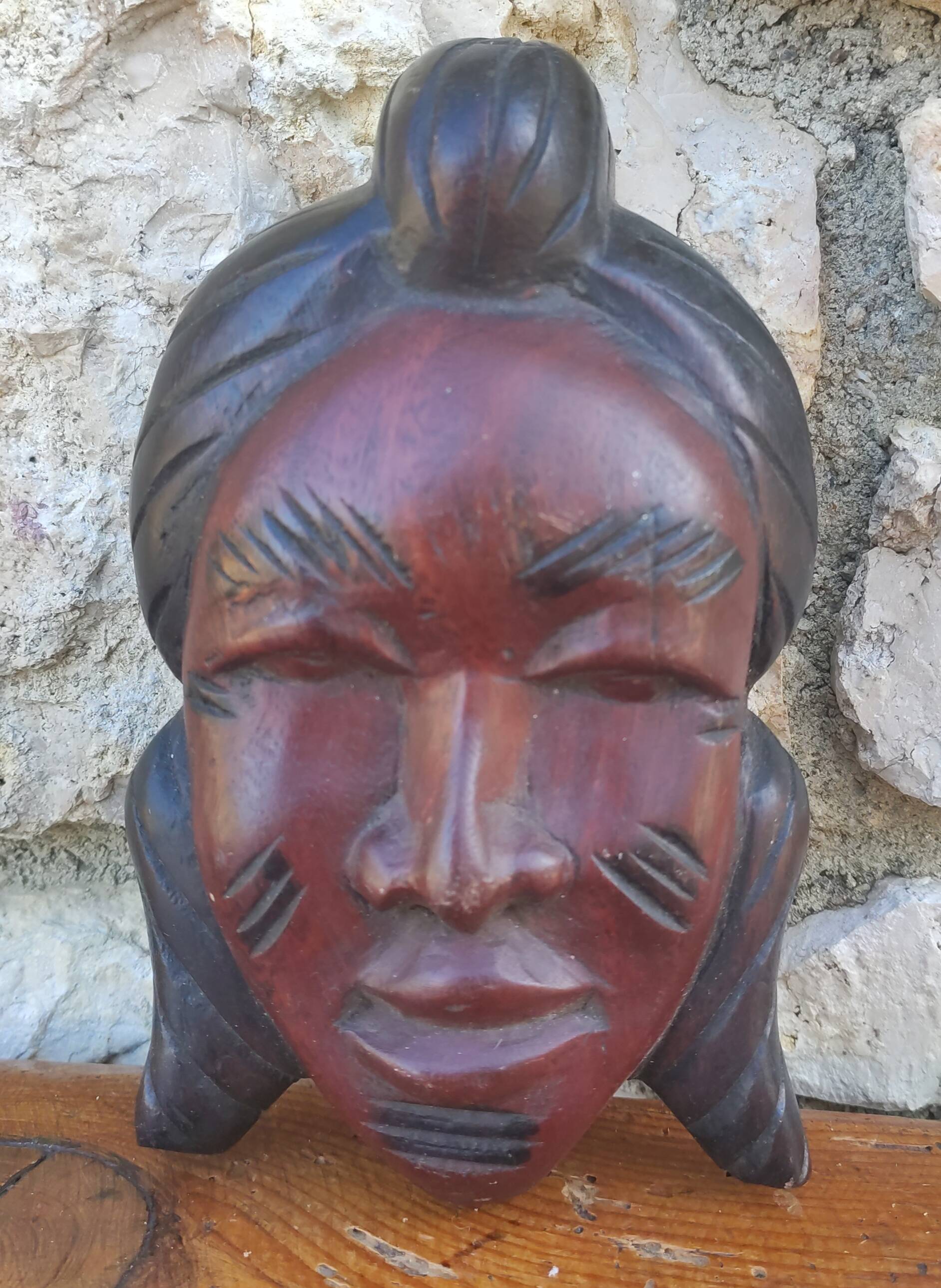 Ancien masque ethnique