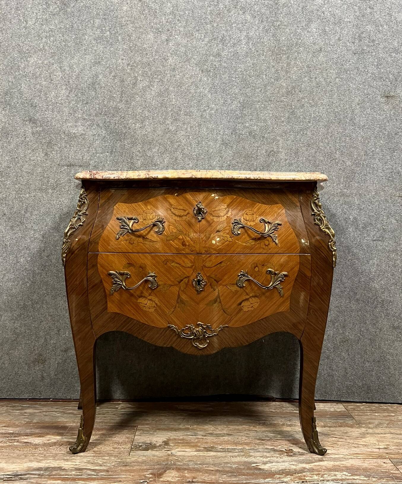 Louis XV style curved chest of drawers in marquetry