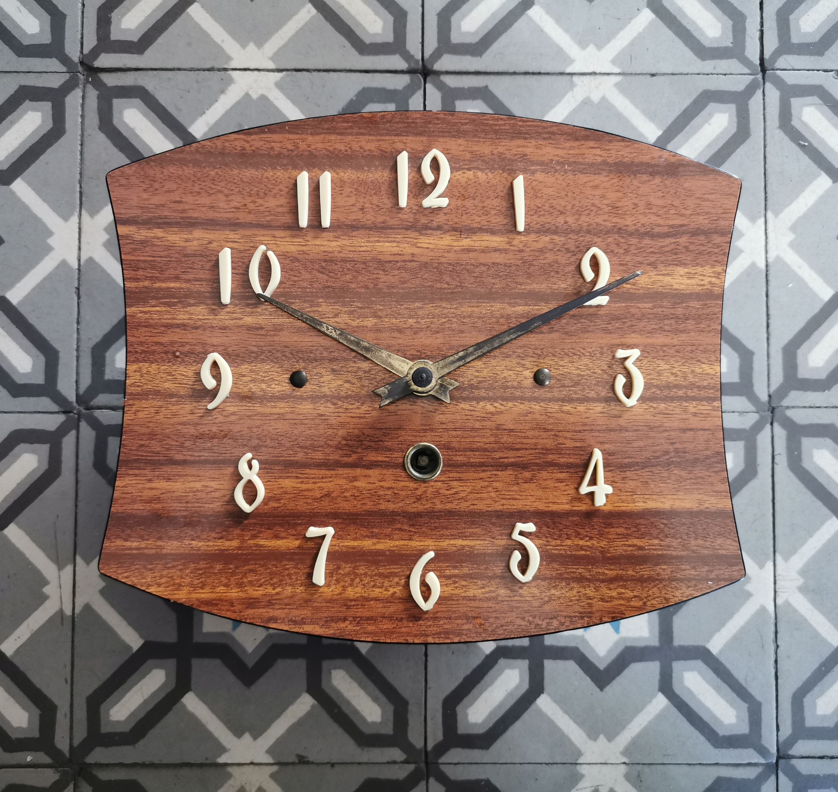 PENDULUM - WALL CLOCK IN FORMICA