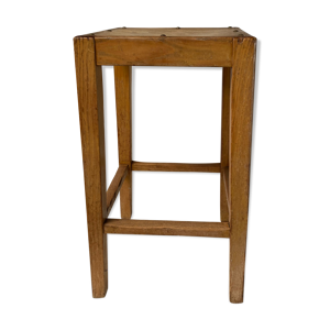 Tabouret de ferme en chêne clouté