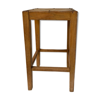 Tabouret de ferme en chêne clouté