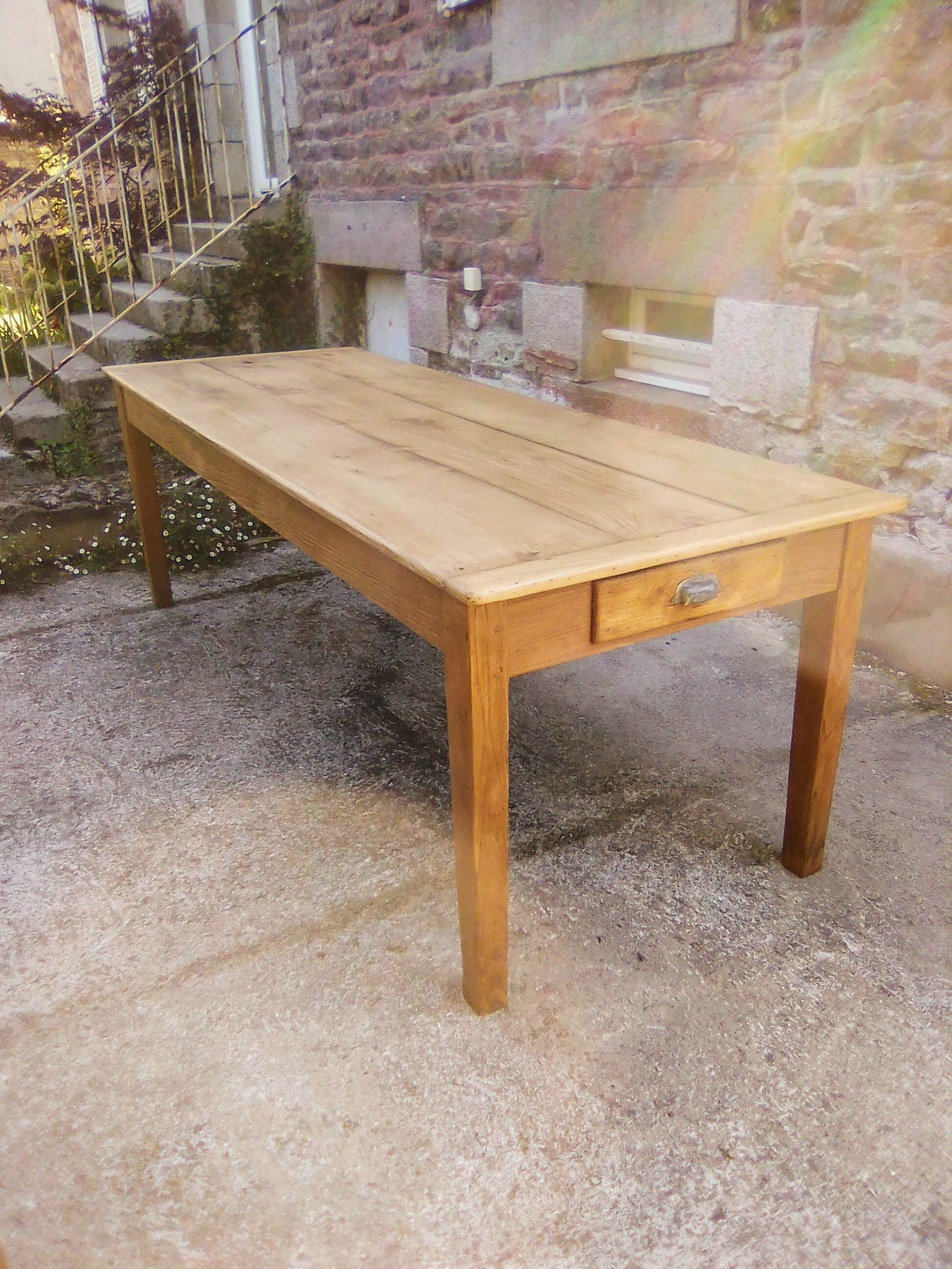Farm table