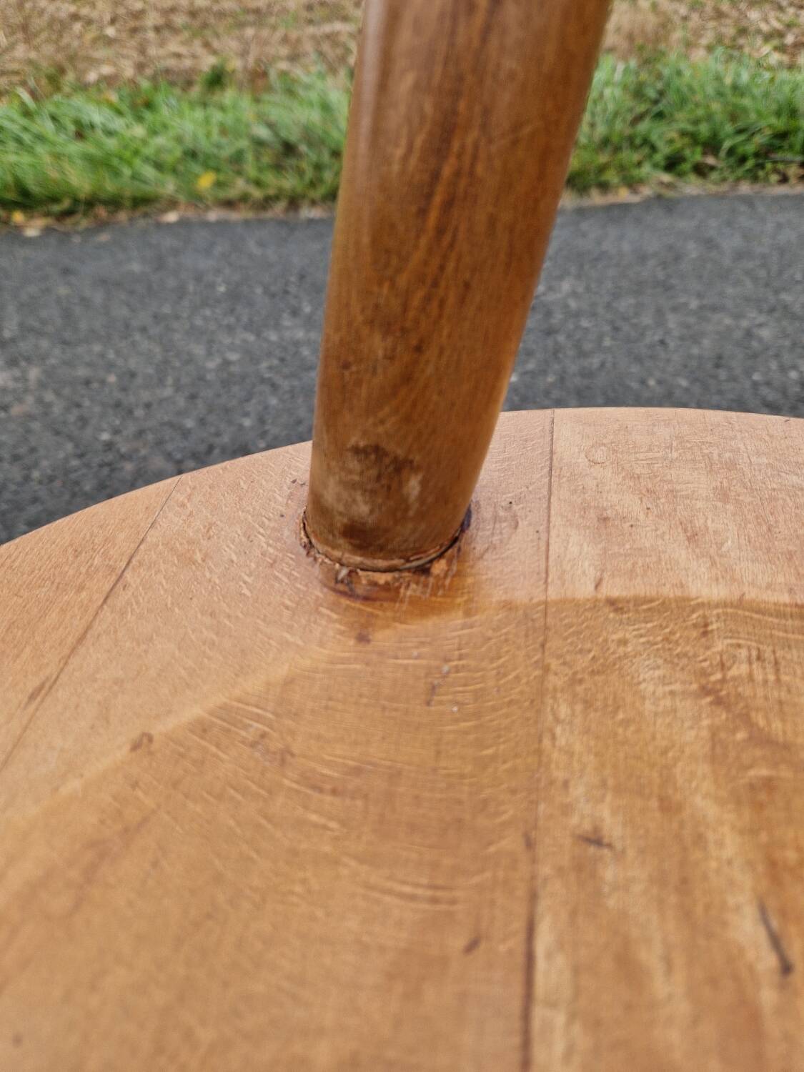 Set of 4 solid organic chairs