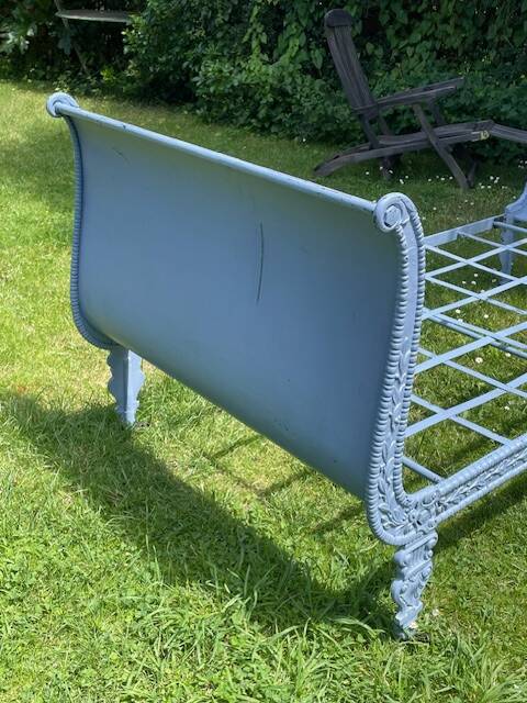 Napoleon III cast iron daybed on wheels