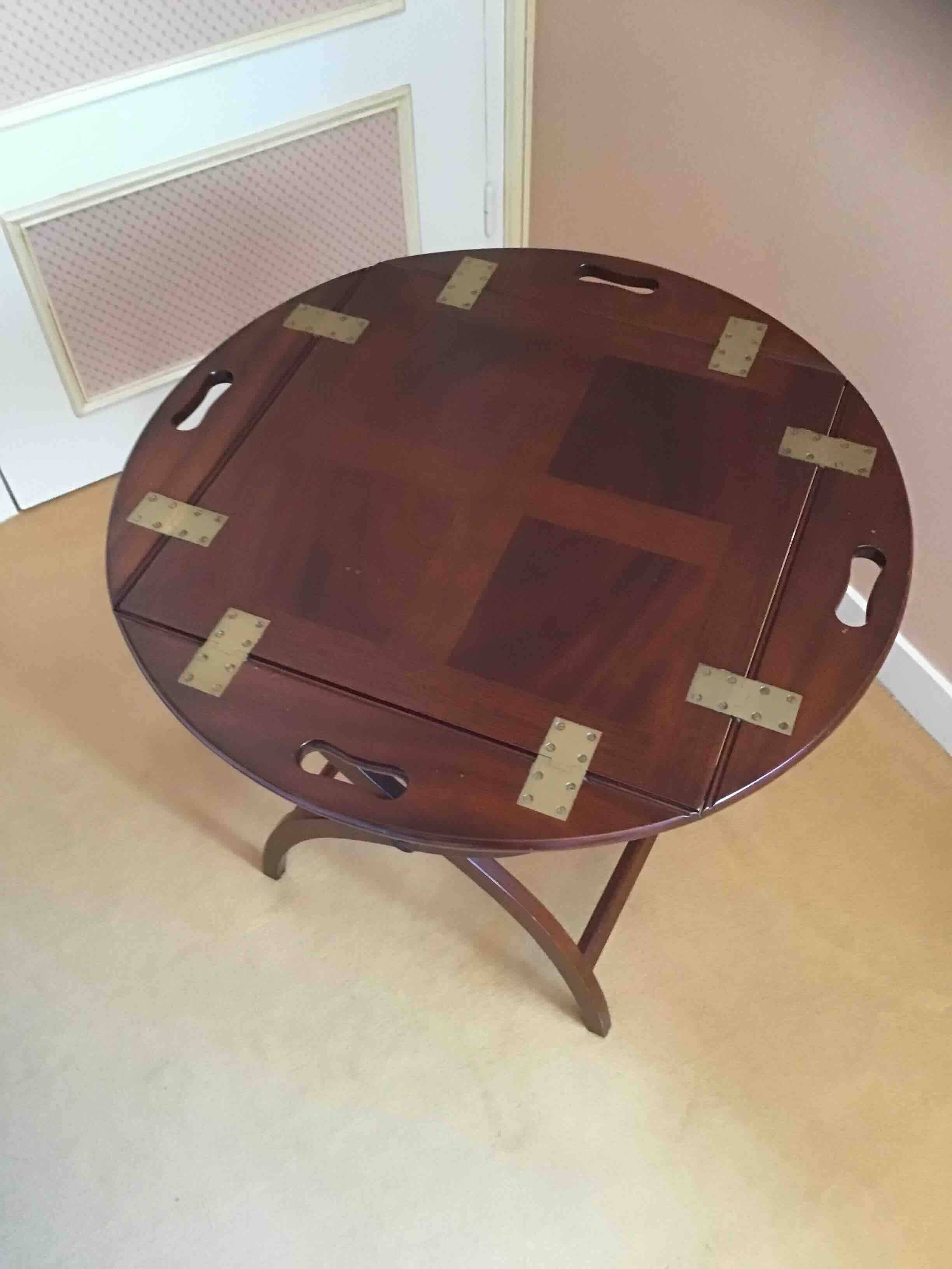 Beautiful marine table in solid mahogany, elegant and practical.