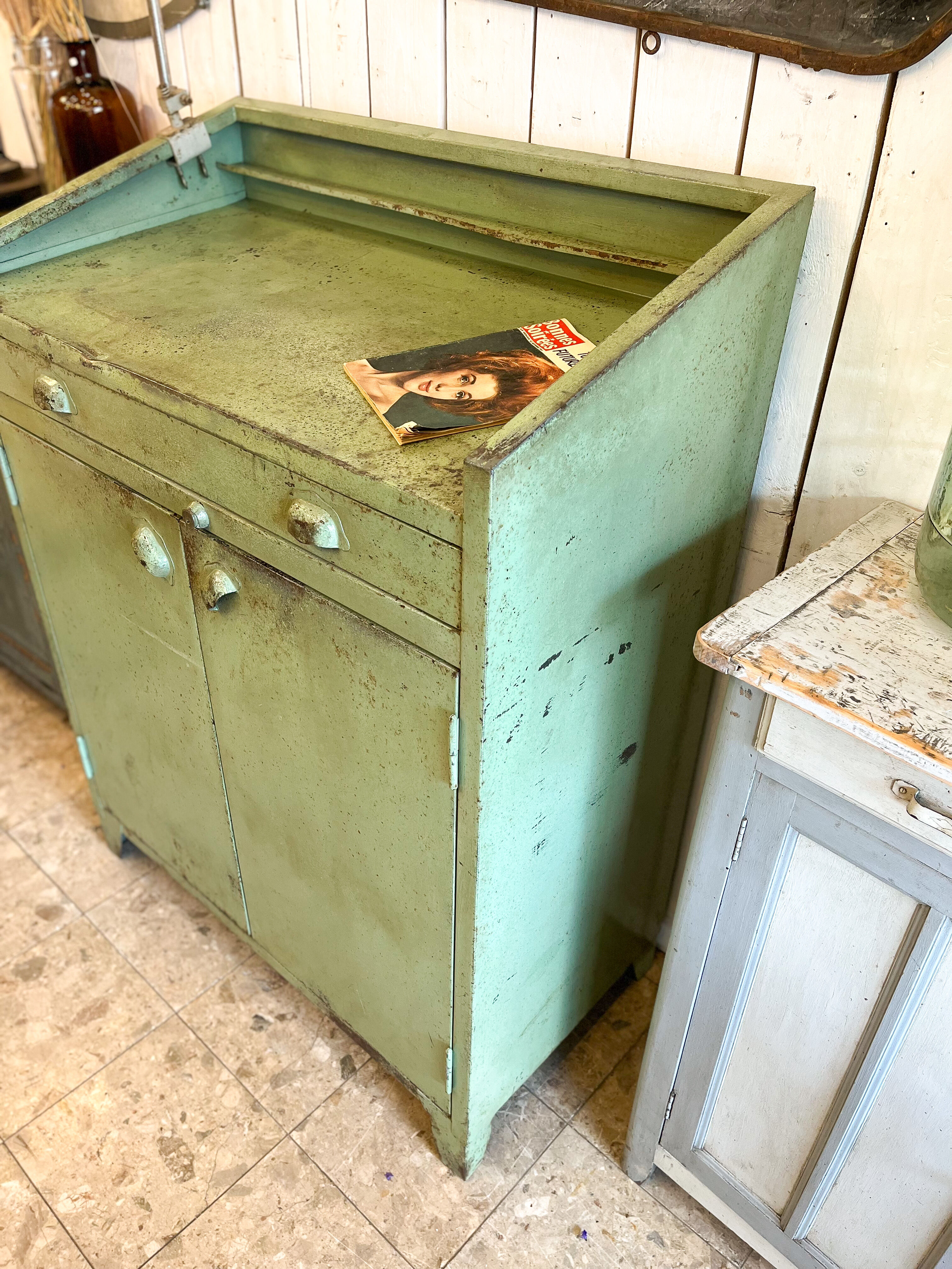 Former green patina workshop service