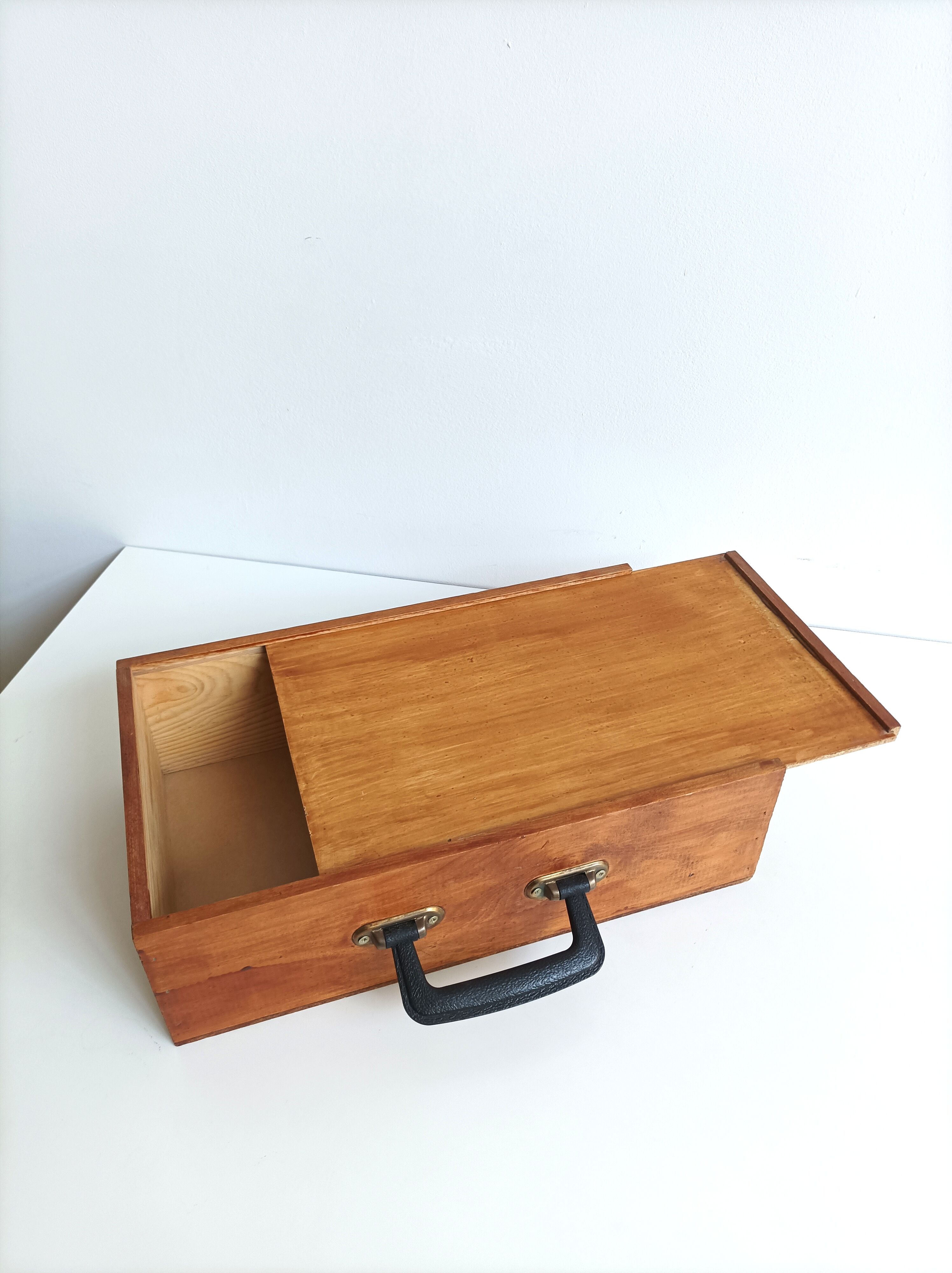 Wooden sliding box with handle