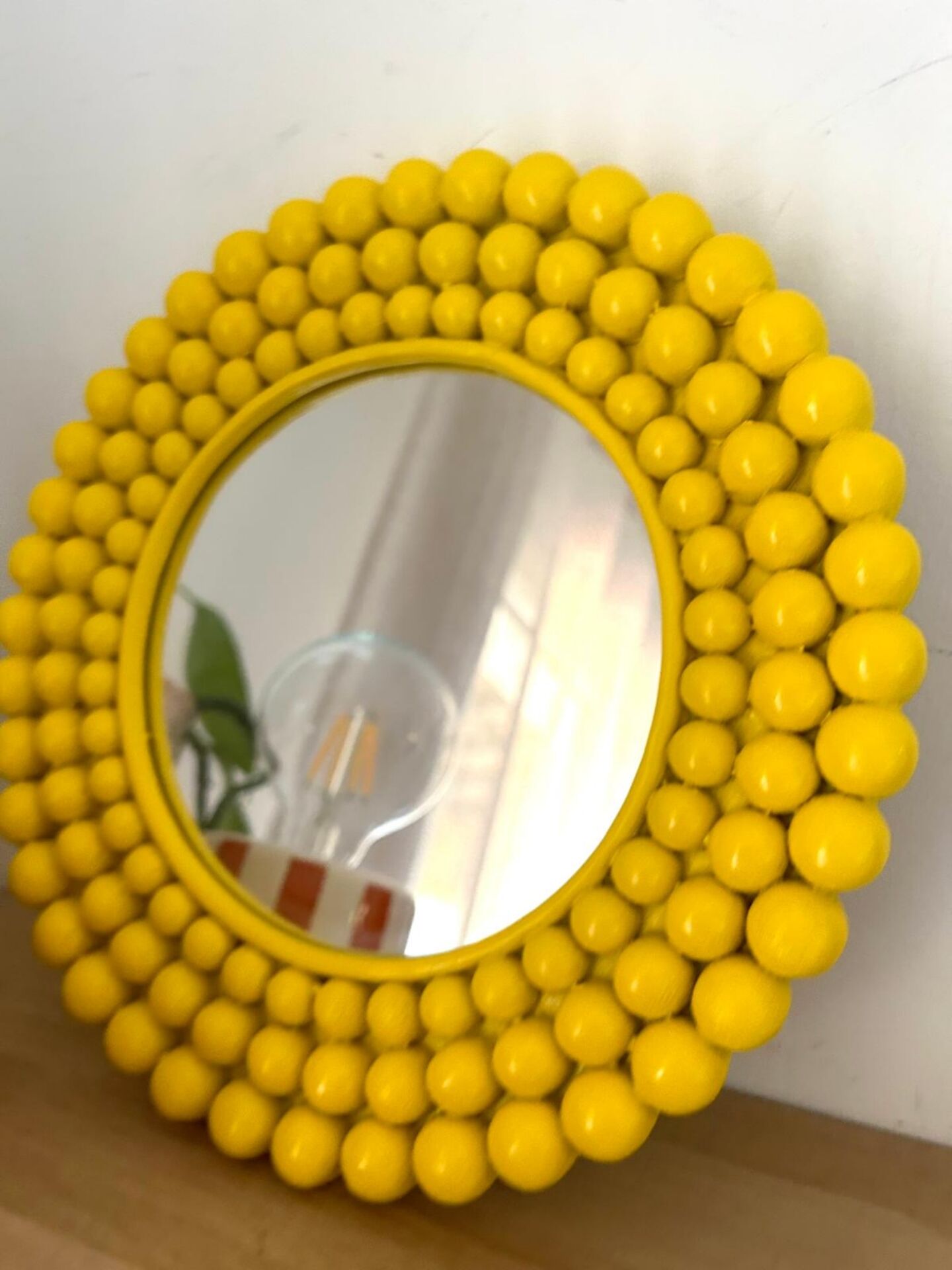 Miroir décoratif jaune pop