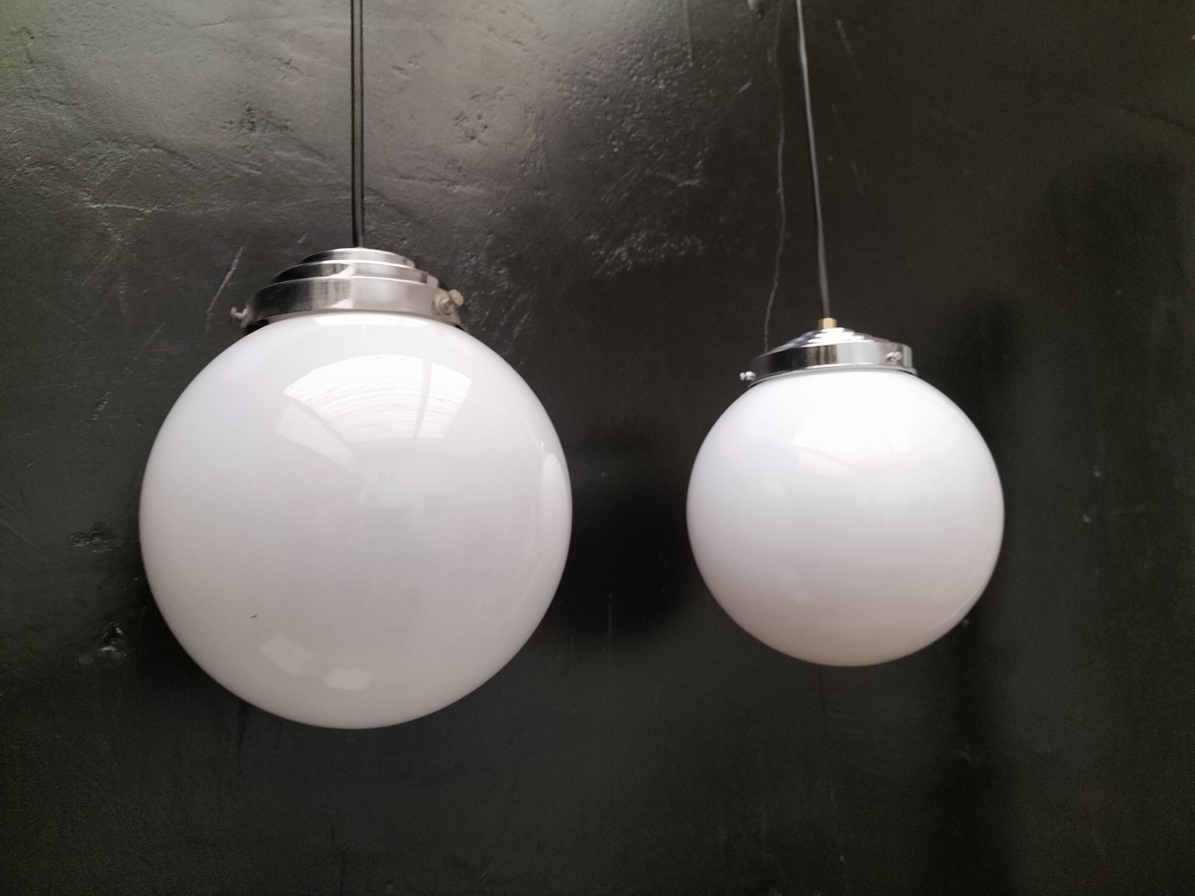 2 suspensions boules opalines