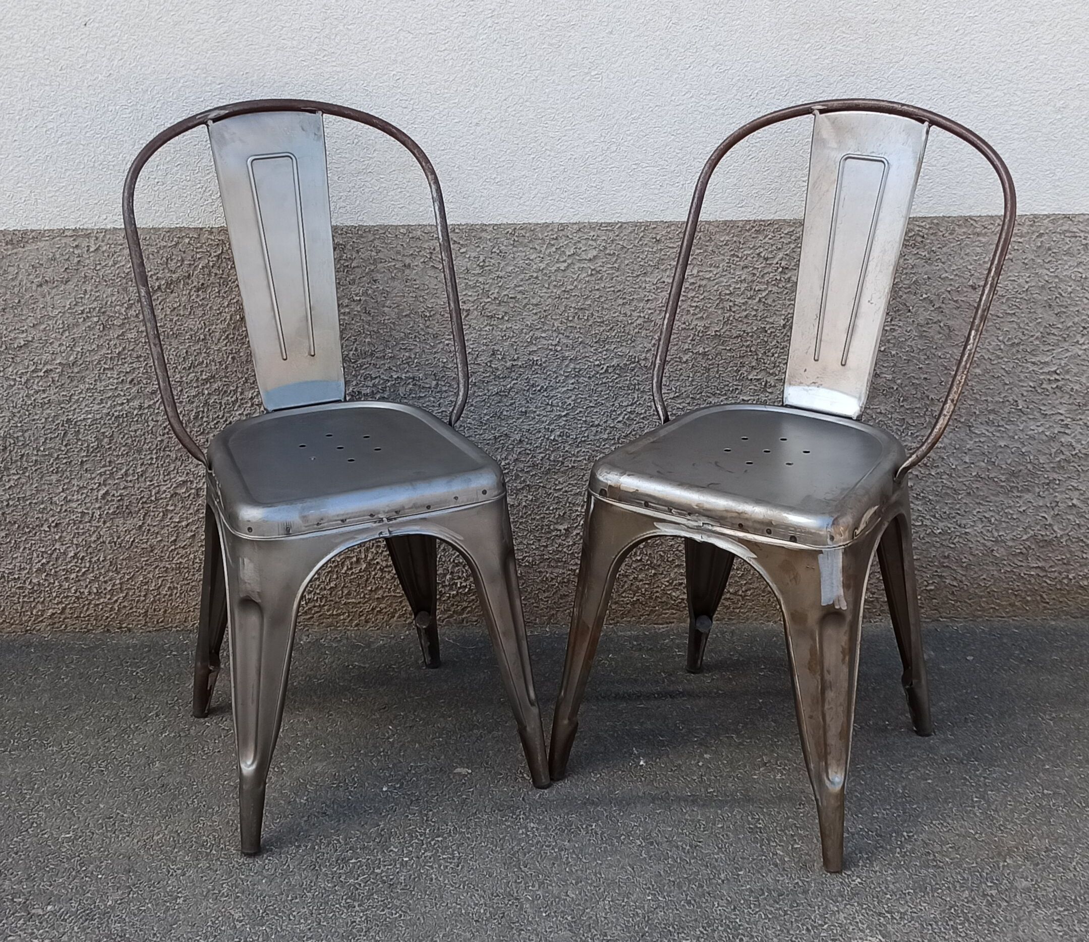 Paire de chaises en métal gris