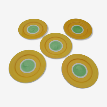 Yellow and green dessert plates