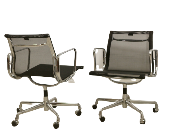 Lot de 2 fauteuils modèle EA 117 de Charles et Ray Eames par Vitra