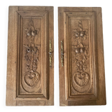 Portes de placard anciennes en bois sculpté