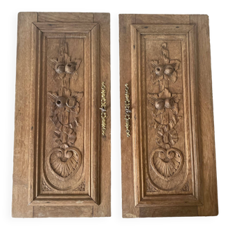 Portes de placard anciennes en bois sculpté