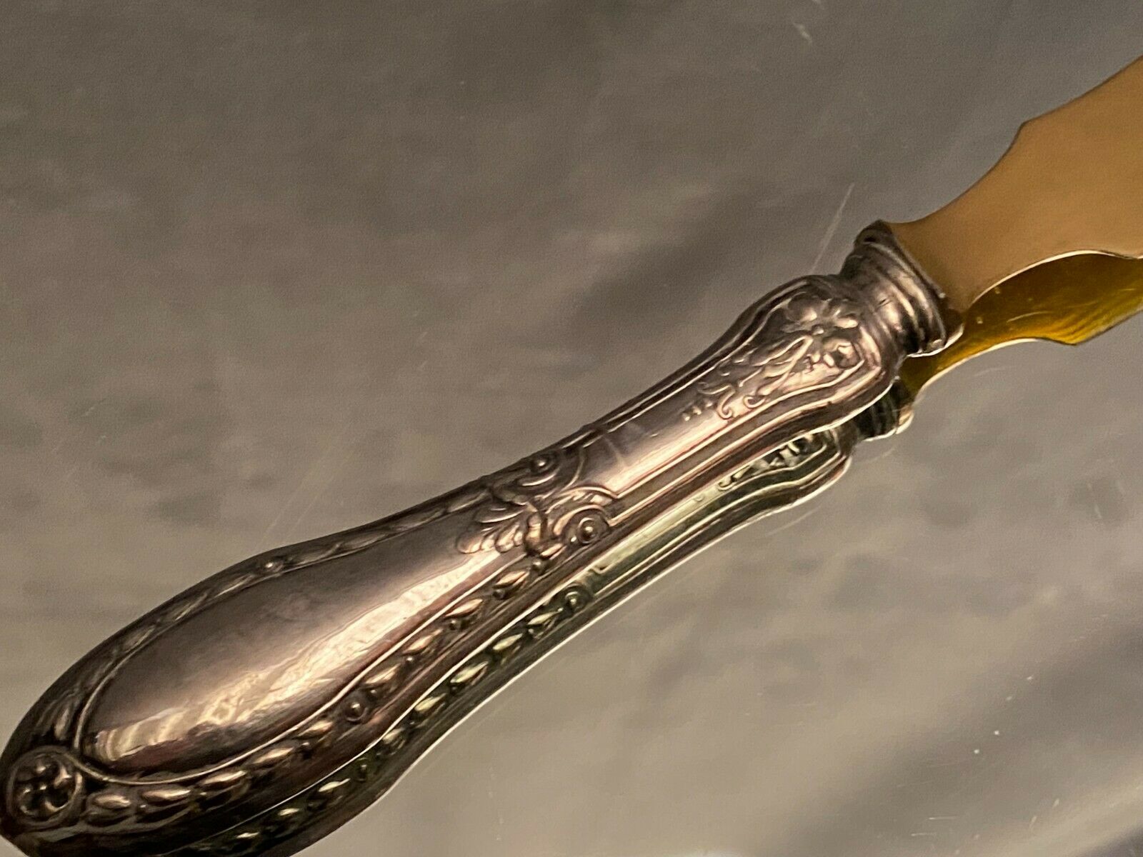 Couteau à beurre manche métal argenté ou argent style Régence lame métal doré