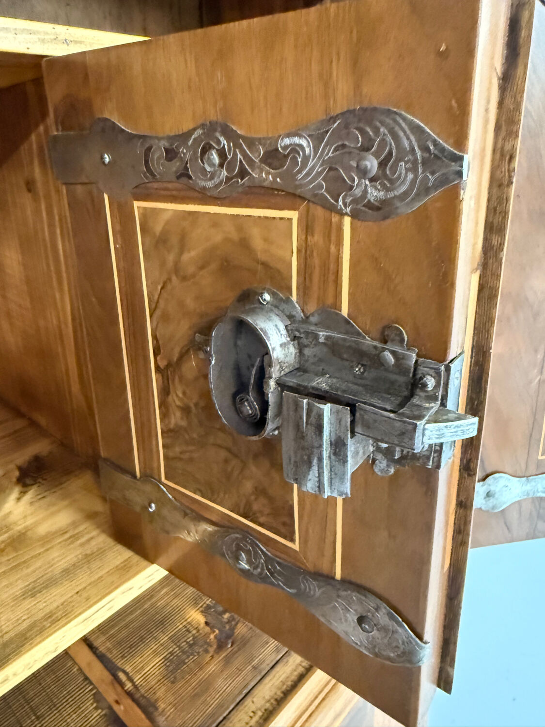 Antique 19th century Biedermeier art deco chest of drawers in walnut with wrought iron locks