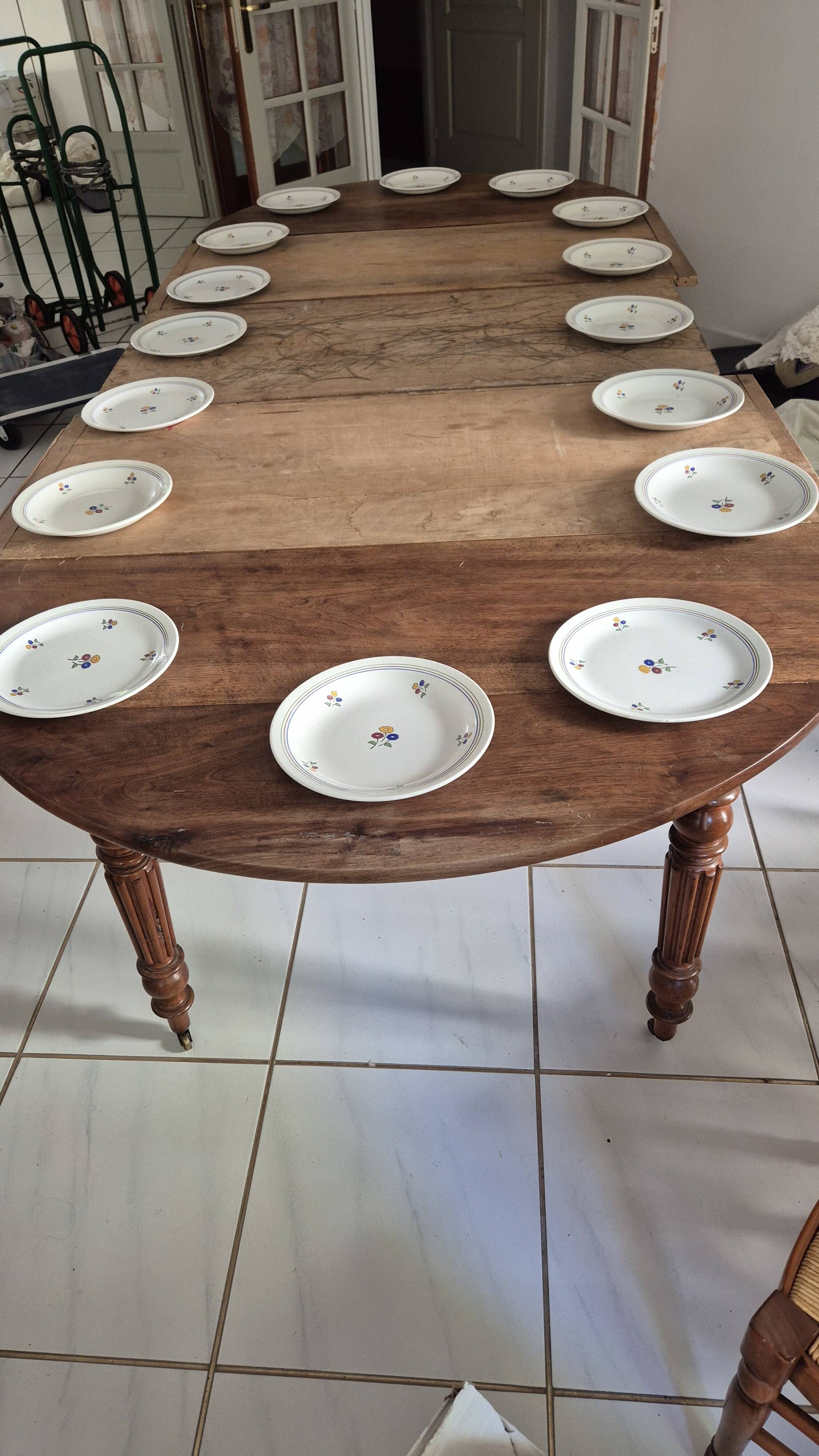 Louis Philippe round table in walnut