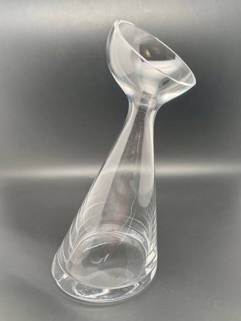 Decanter with "funnel" spout