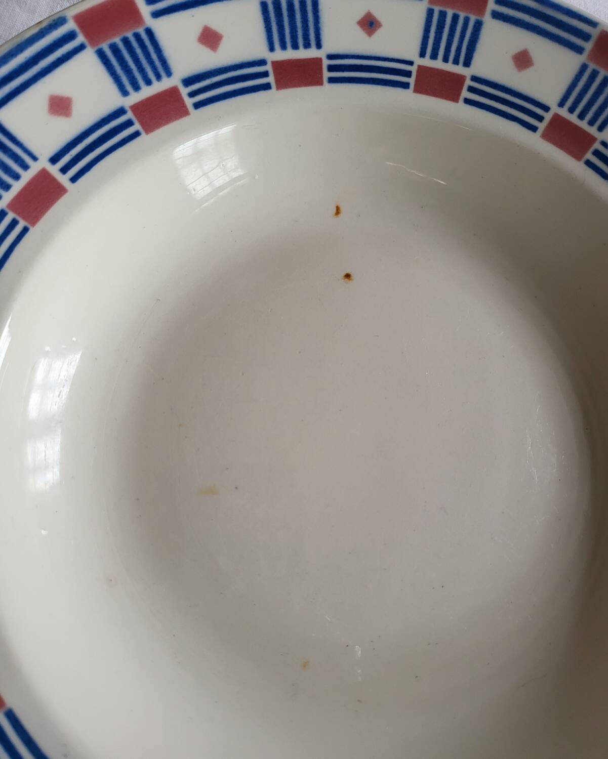 Set of 4 Vincennes earthenware soup plates, Paris.