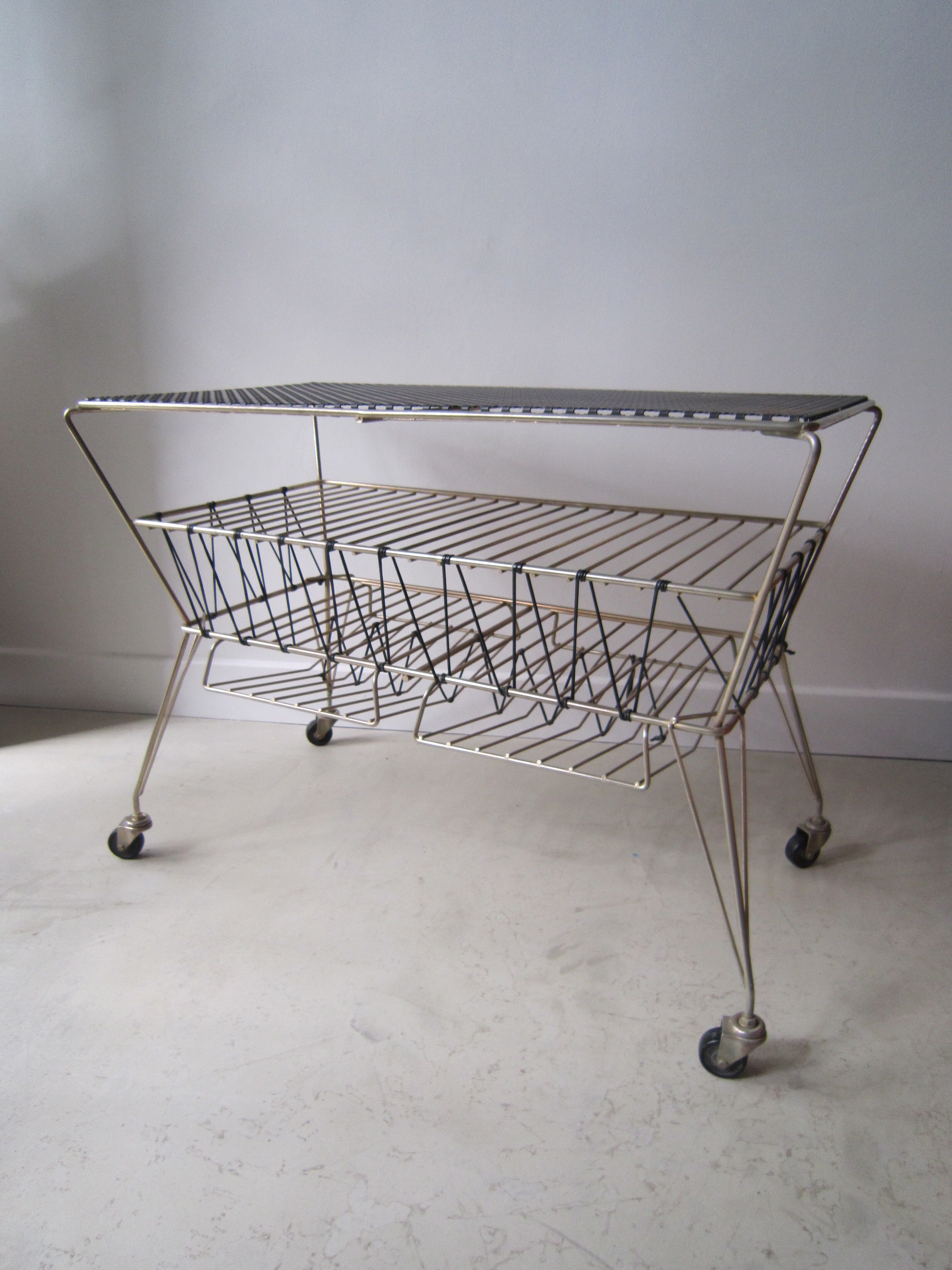 Table d'appoint range vinyles Trefuld