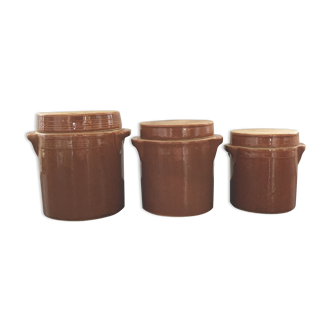 Series of 3 covered sandstone pots