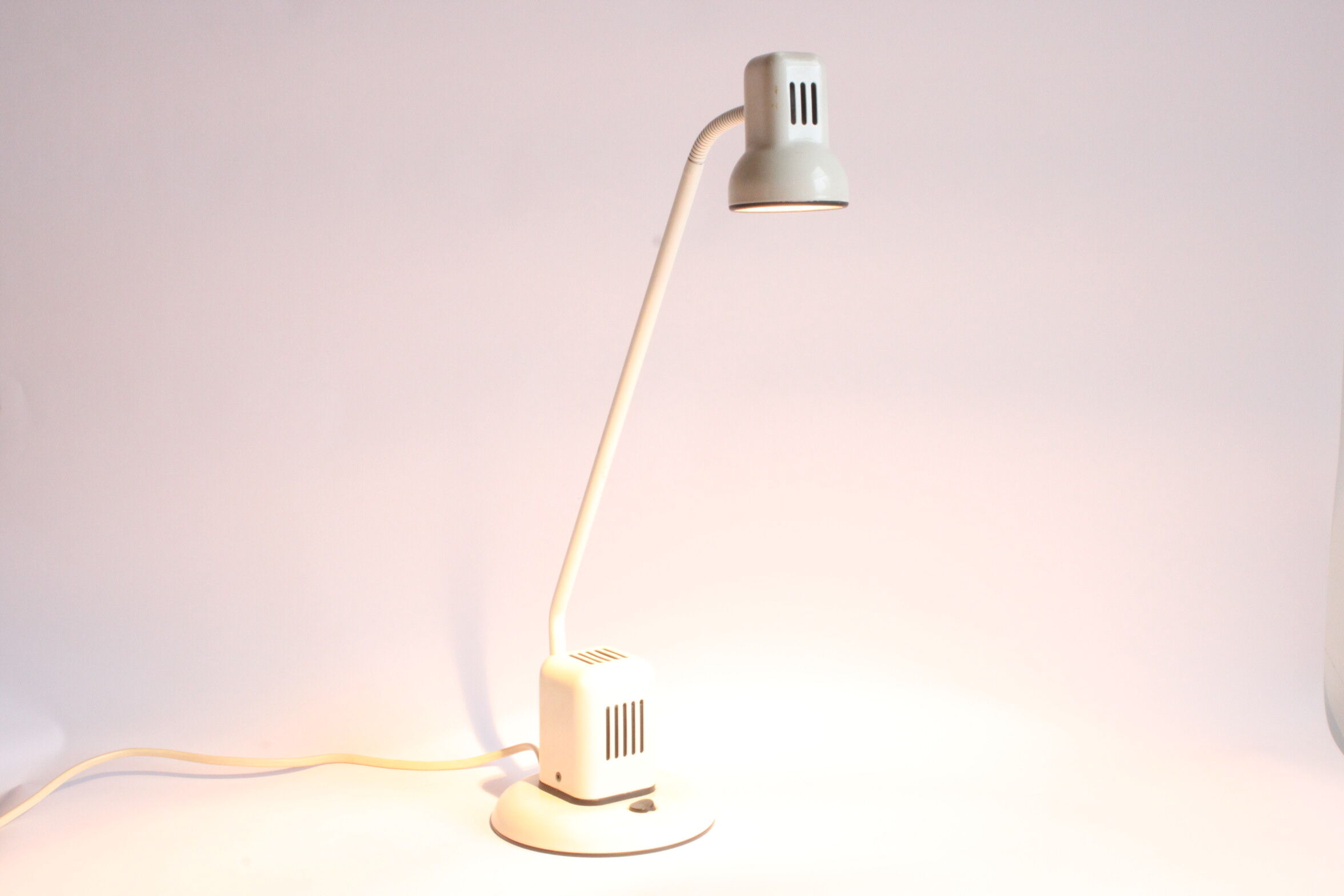 Flexible 1980s table lamp by Vrieland, The Netherlands.