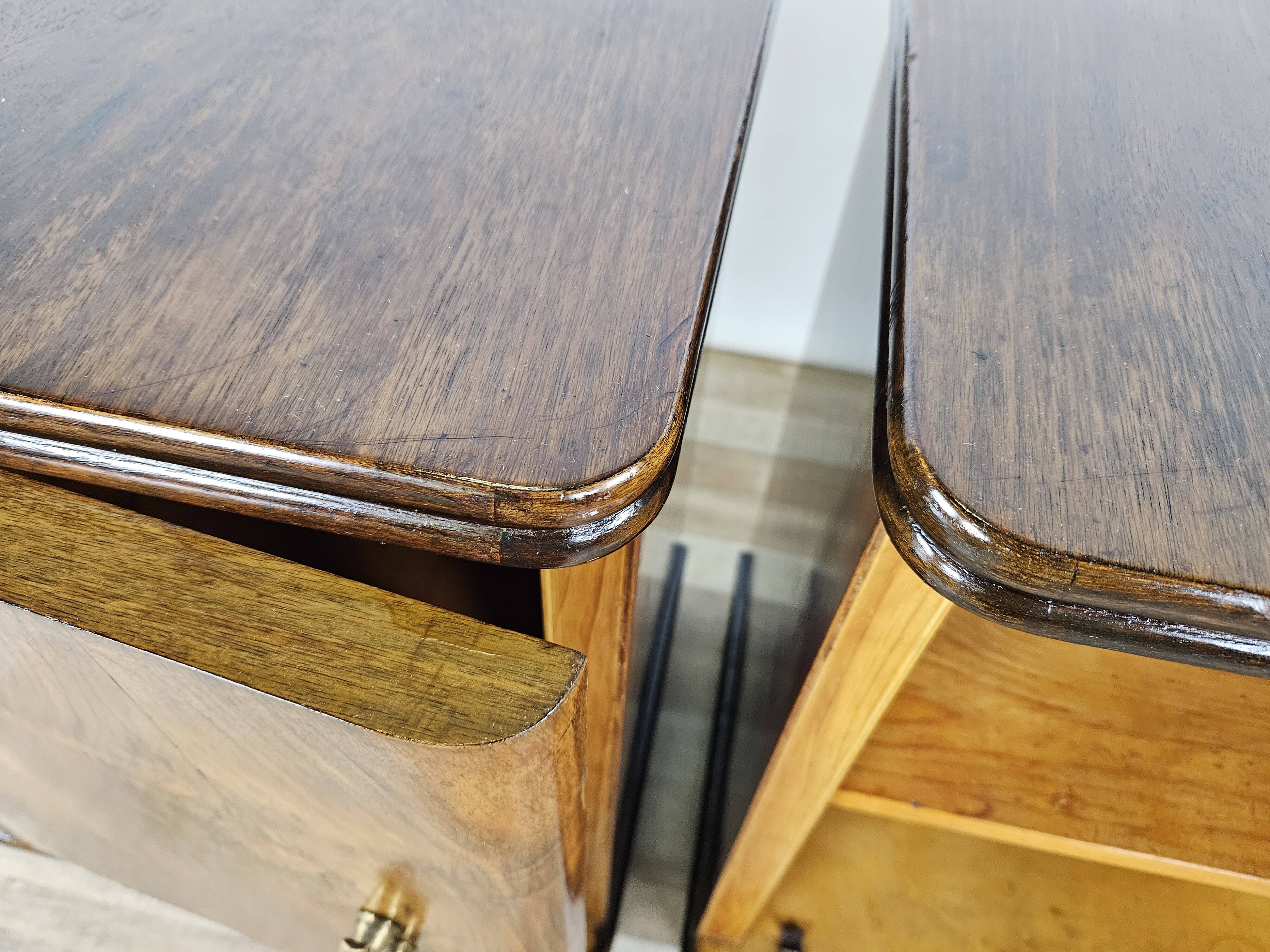 1940 Art Decò nightstands in walnut with door and shelf