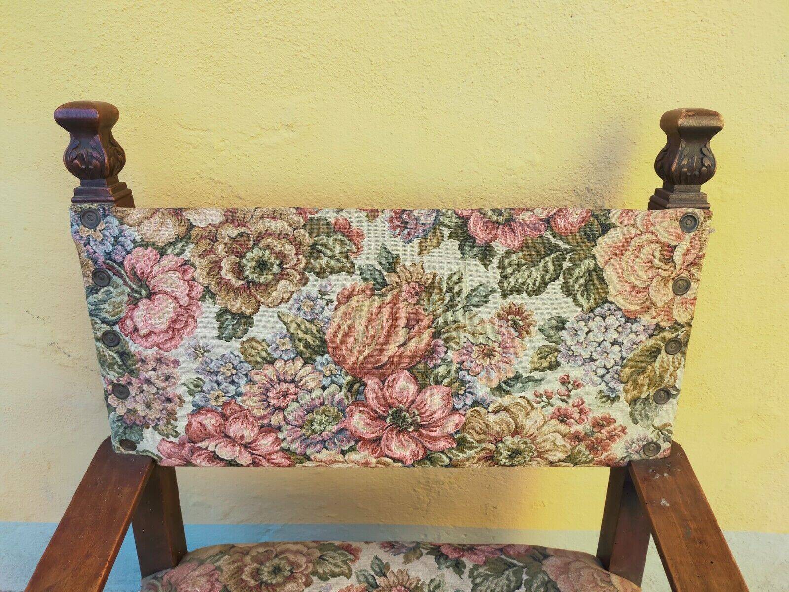 Antique poltrona trono in solid walnut with carving 19th century