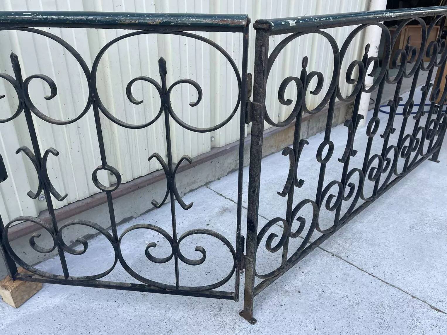 Grille de jardin et portillon en fer forgé des années 1950 - 5m20