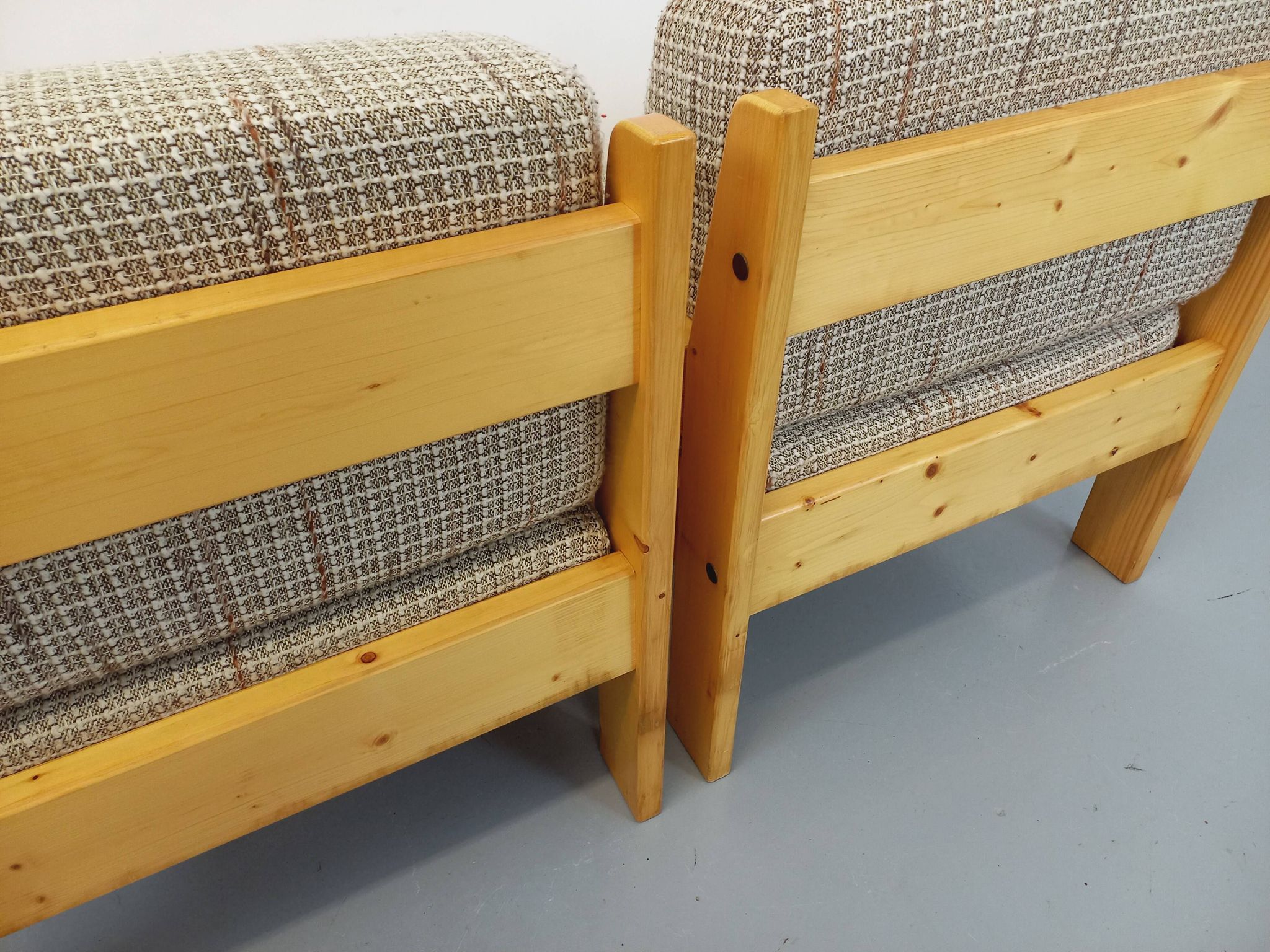 Set of 2 vintage fireside chairs in pine and fabric from the 70s