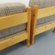 Suite de 2 fauteuils chauffeuses vintage en pin et tissu des années 70