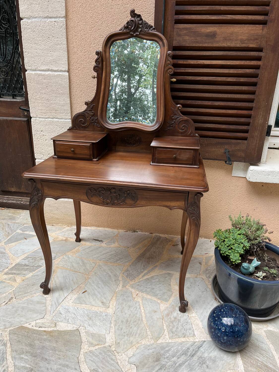 Antique solid wood dressing table