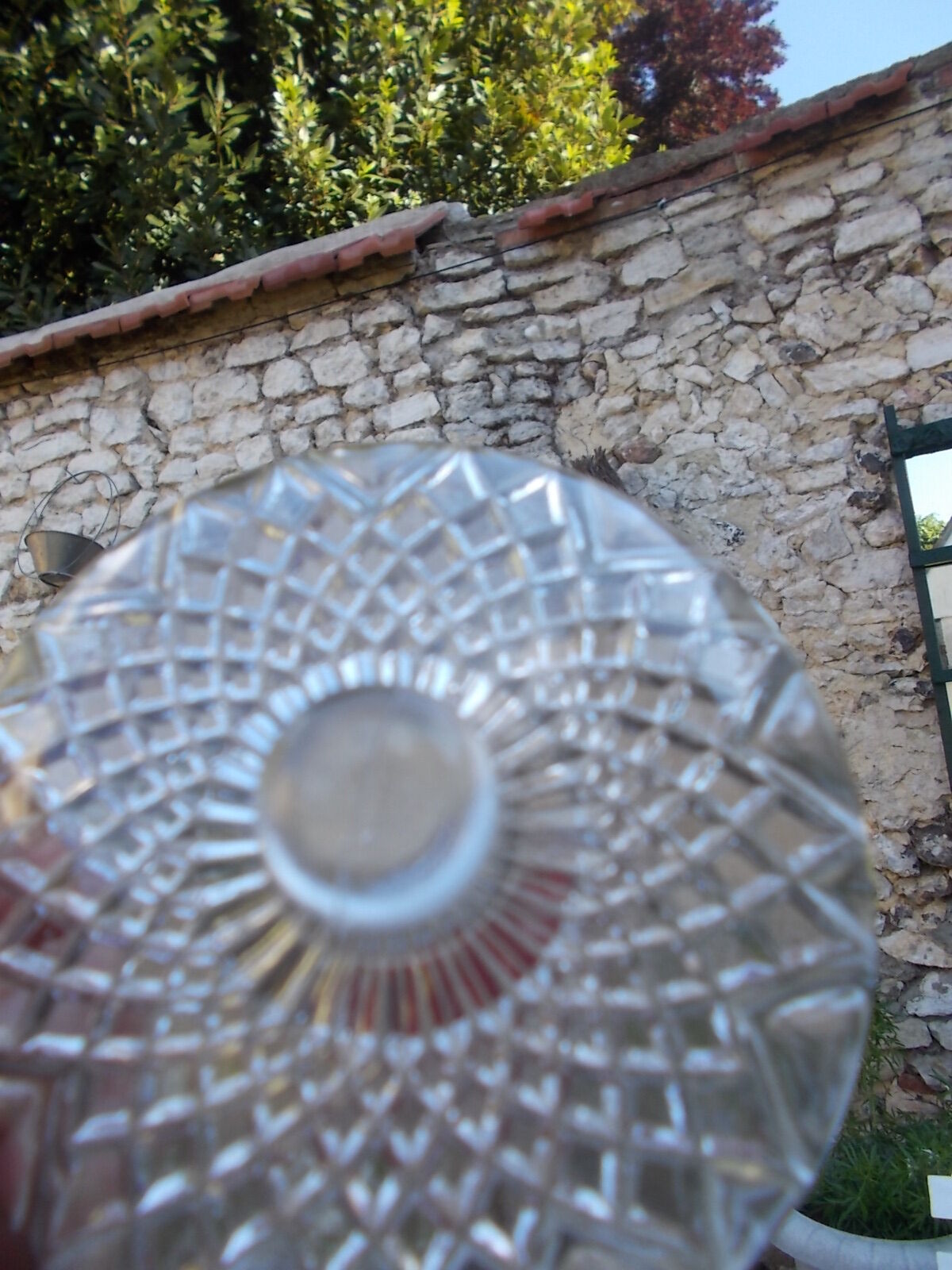 Moulded glass bonbonnière