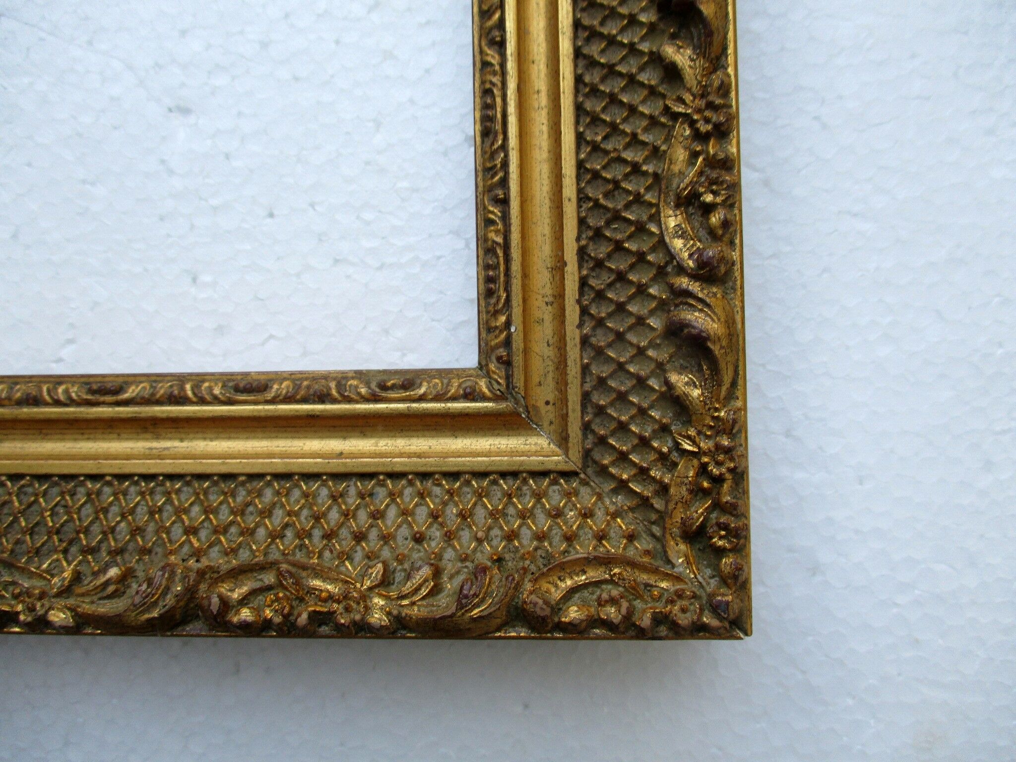 Vintage gilded wood frame for subject 134 x 182