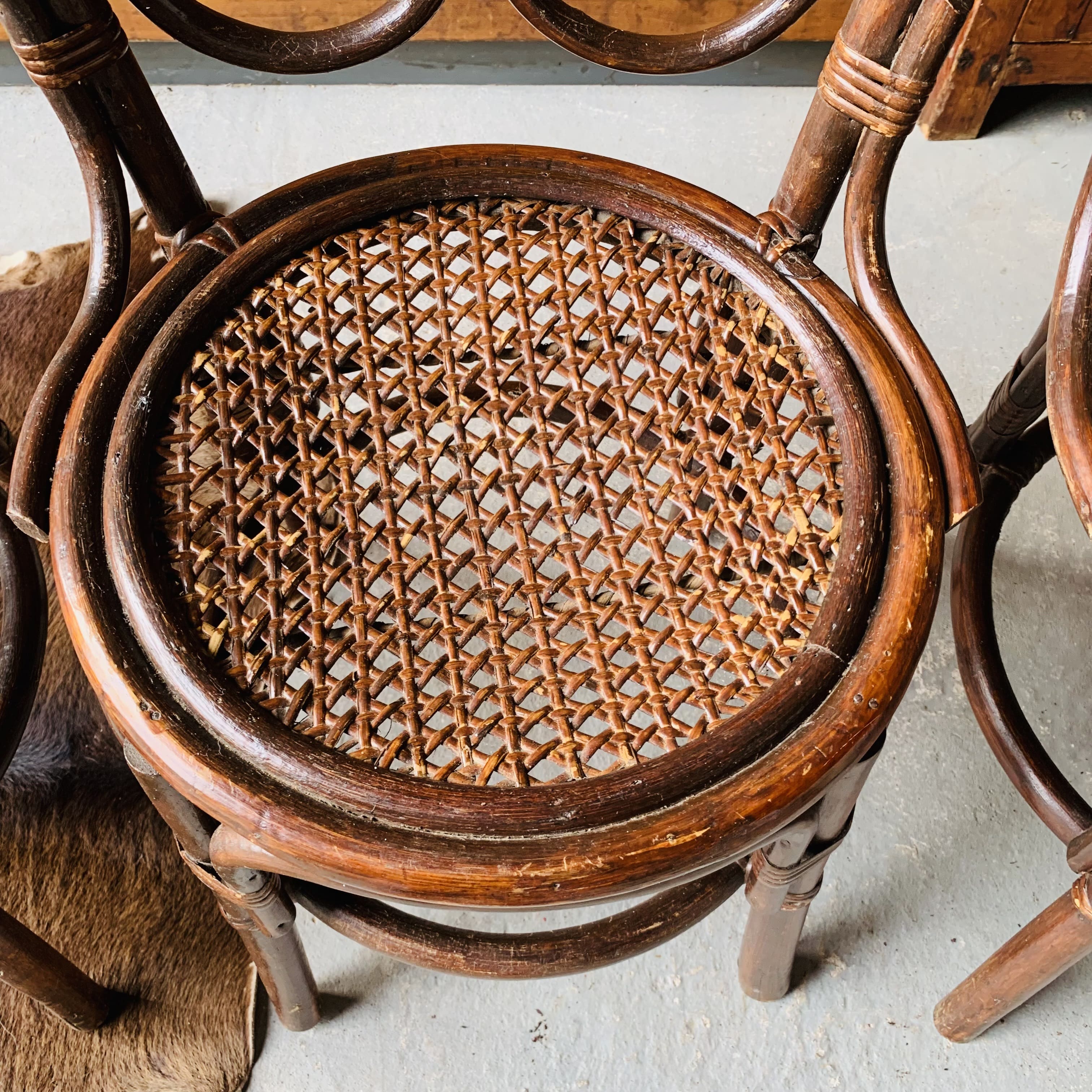 Set of 4 rattan chairs canned