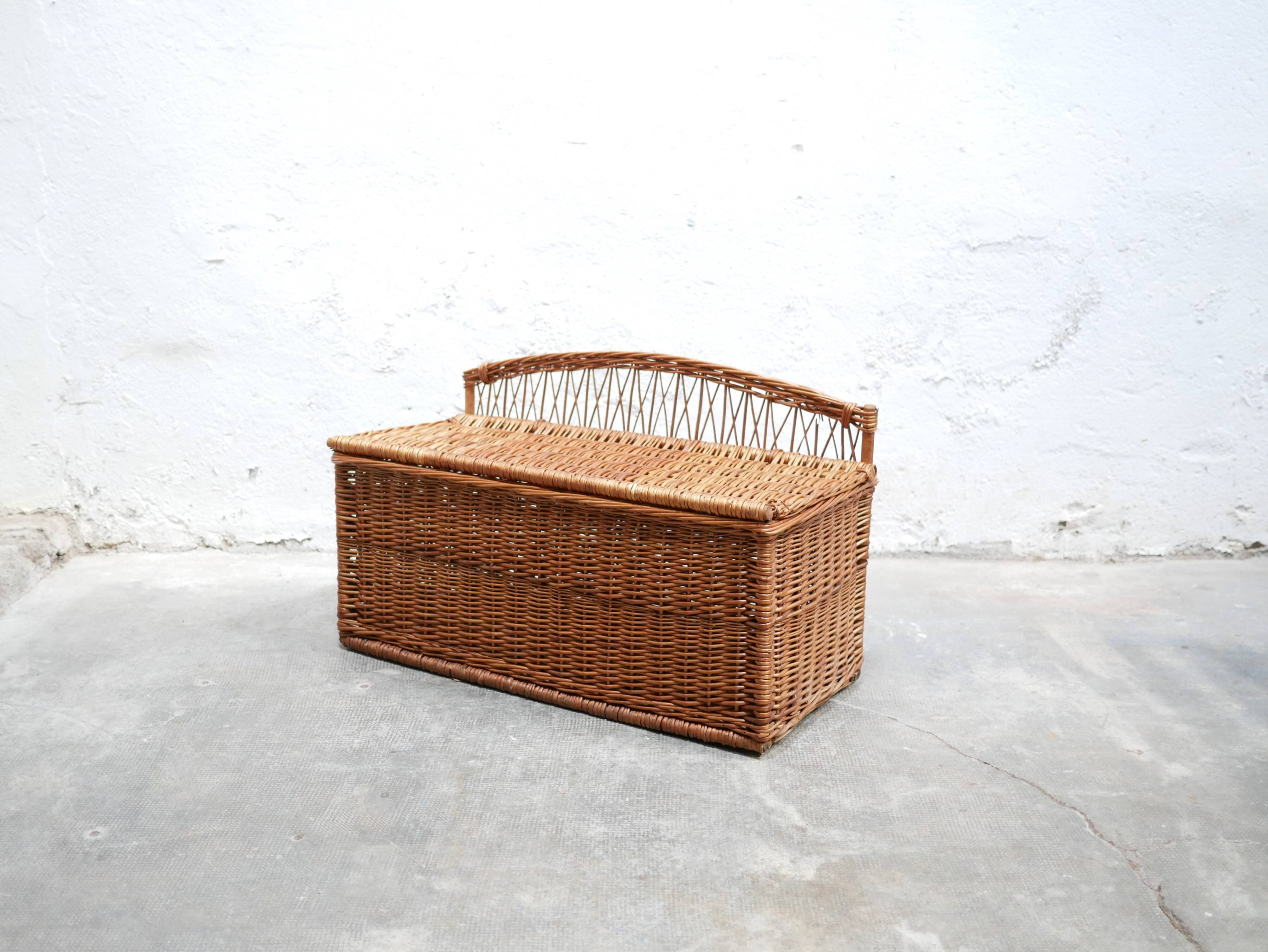 Vintage rattan bench trunk