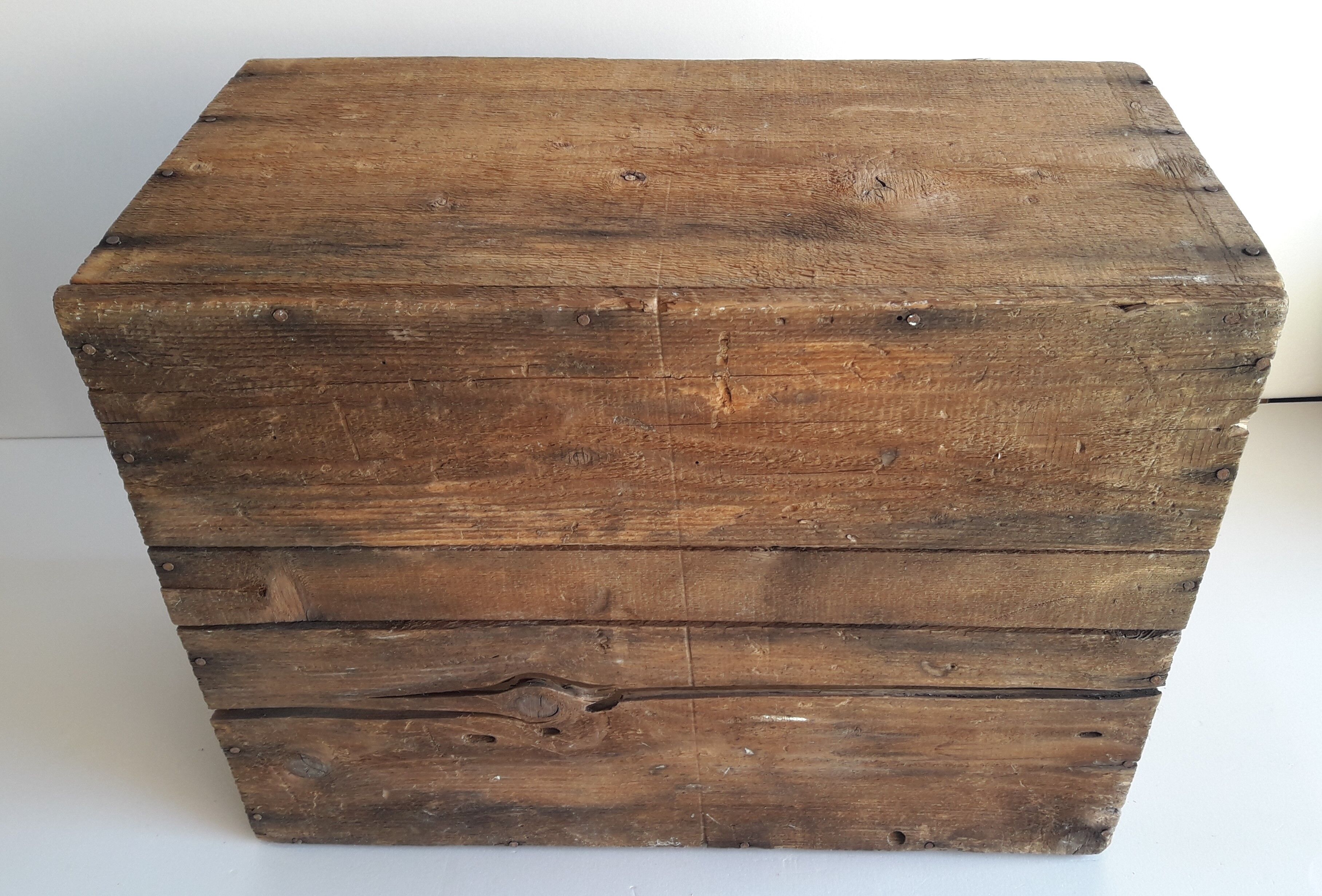 Case wood transport old wine Henri Maire