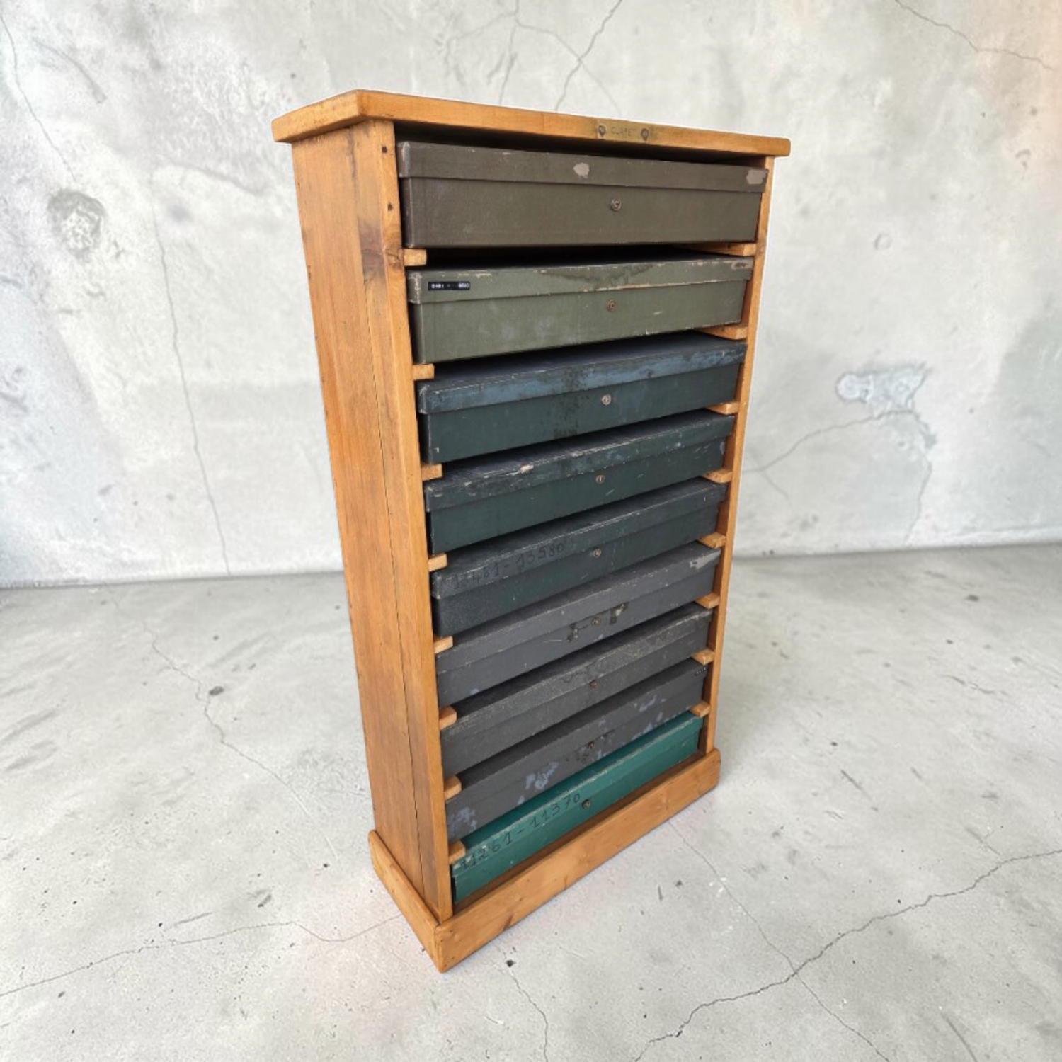 Cardboard maker's furniture